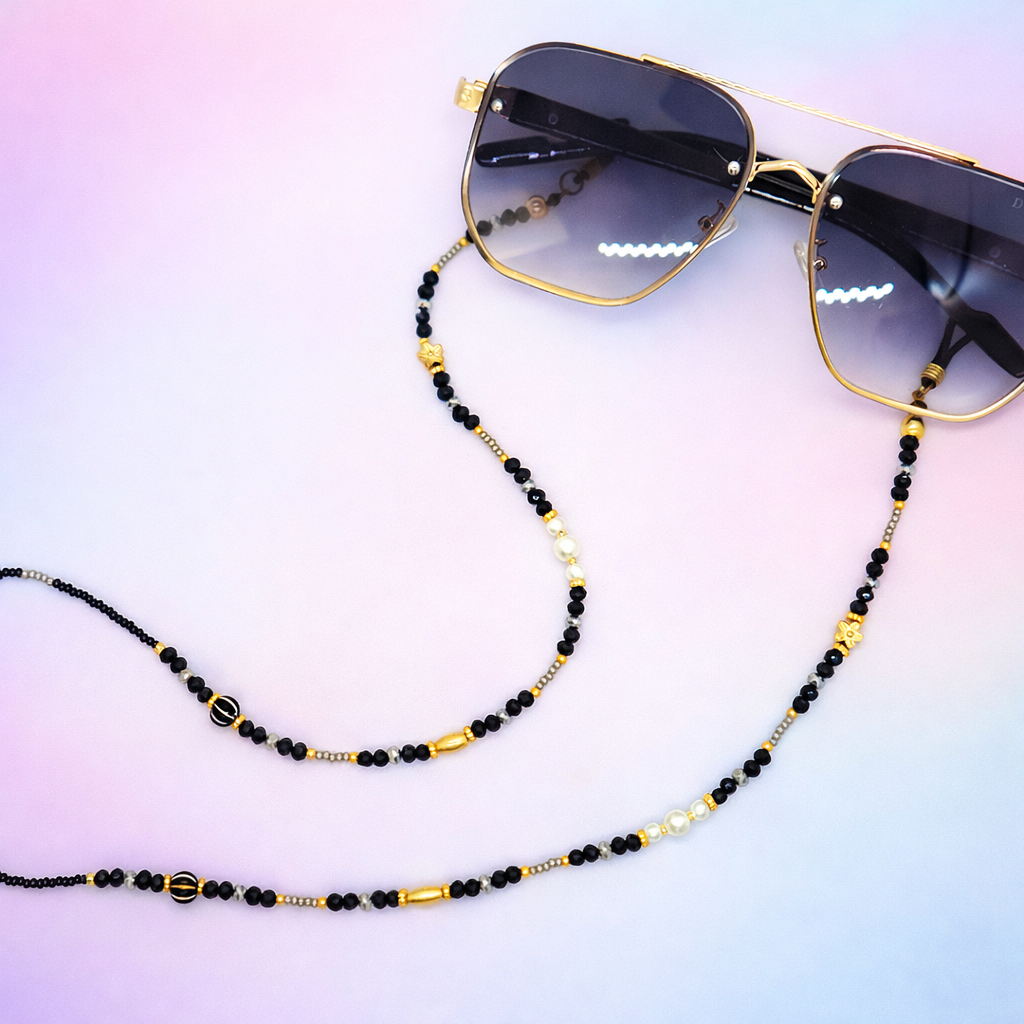 Cuelga Gafas Negro y Dorado con Perlas | At Night Sunglasses