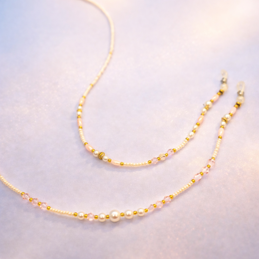 Sujetagafas Murano Rosado con Perlas y Detalles Dorados – Elegancia Delicada At Night