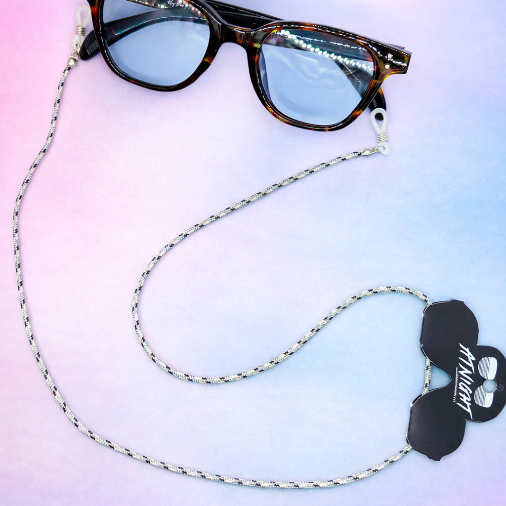 Sujetagafas Premium Trenzado – Cordón Ajustable para Gafas | AT NIGHT